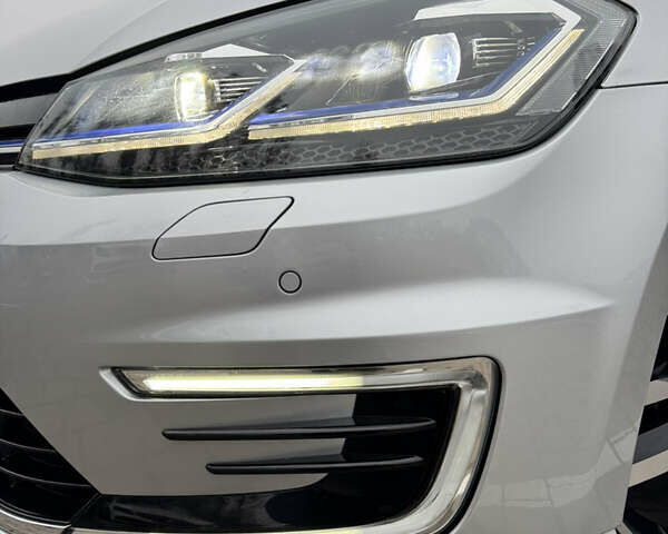 Серый Фольксваген e-Golf, объемом двигателя 0 л и пробегом 91 тыс. км за 15099 $, фото 6 на Automoto.ua