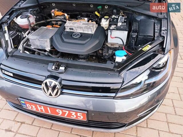 Серый Фольксваген e-Golf, объемом двигателя 0 л и пробегом 96 тыс. км за 11900 $, фото 24 на Automoto.ua