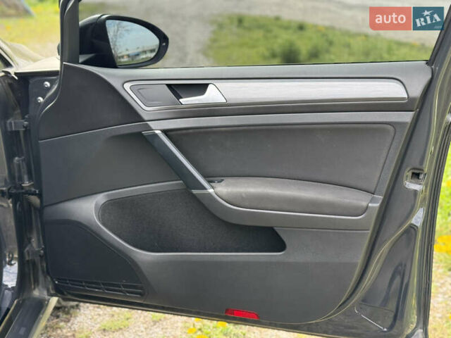 Серый Фольксваген e-Golf, объемом двигателя 0 л и пробегом 79 тыс. км за 12500 $, фото 21 на Automoto.ua