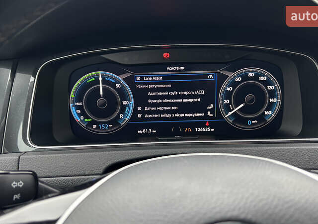 Серый Фольксваген e-Golf, объемом двигателя 0 л и пробегом 127 тыс. км за 14200 $, фото 13 на Automoto.ua