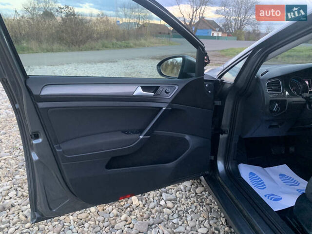 Серый Фольксваген e-Golf, объемом двигателя 0 л и пробегом 127 тыс. км за 11950 $, фото 32 на Automoto.ua