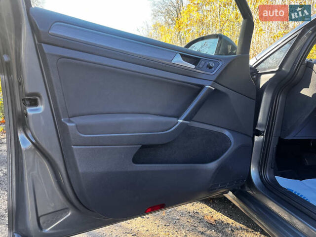 Серый Фольксваген e-Golf, объемом двигателя 0 л и пробегом 127 тыс. км за 11950 $, фото 47 на Automoto.ua