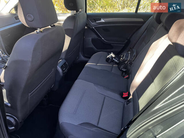 Серый Фольксваген e-Golf, объемом двигателя 0 л и пробегом 127 тыс. км за 11950 $, фото 45 на Automoto.ua