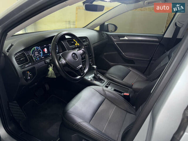 Серый Фольксваген e-Golf, объемом двигателя 0 л и пробегом 72 тыс. км за 13500 $, фото 15 на Automoto.ua