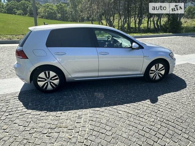 Серый Фольксваген e-Golf, объемом двигателя 0 л и пробегом 42 тыс. км за 21000 $, фото 4 на Automoto.ua