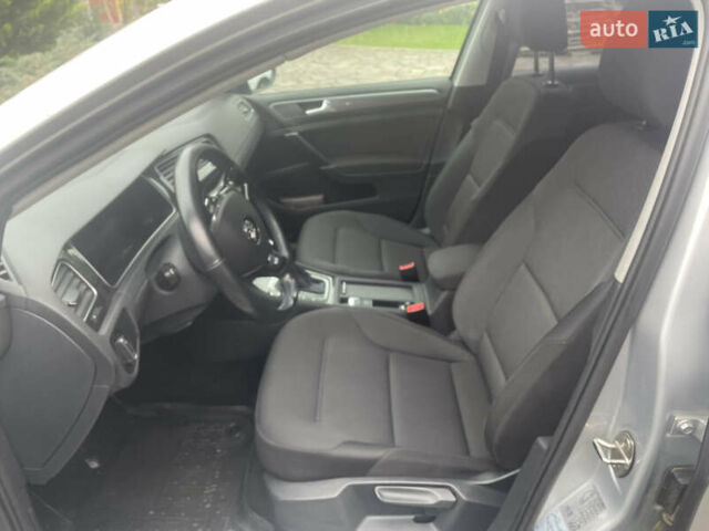 Серый Фольксваген e-Golf, объемом двигателя 0 л и пробегом 31 тыс. км за 25000 $, фото 7 на Automoto.ua