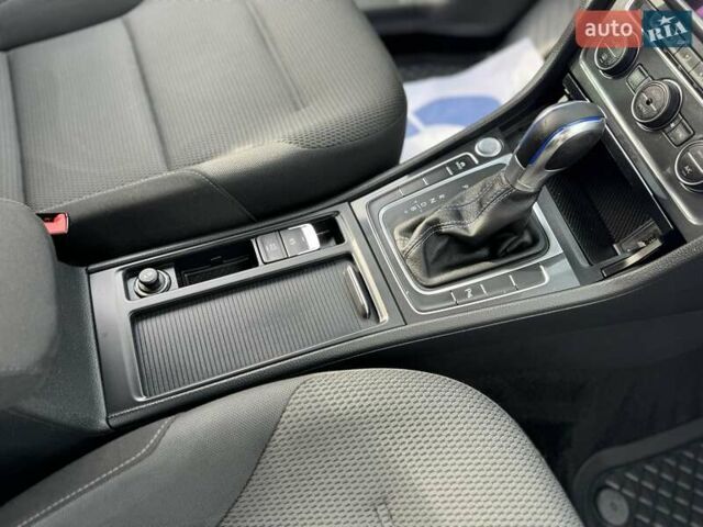 Серый Фольксваген e-Golf, объемом двигателя 0 л и пробегом 100 тыс. км за 12300 $, фото 39 на Automoto.ua