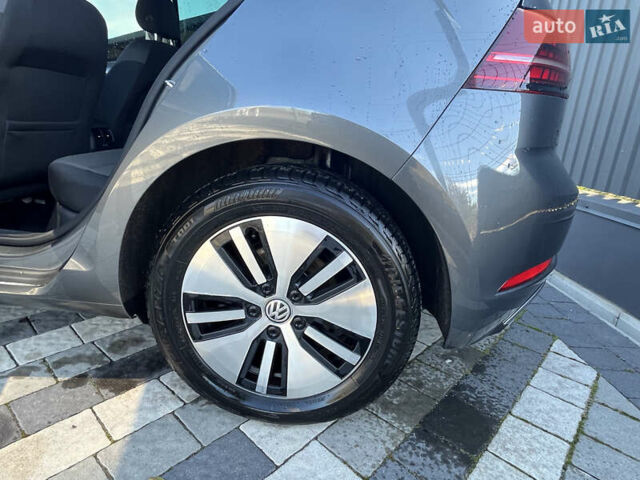 Сірий Фольксваген e-Golf, об'ємом двигуна 0 л та пробігом 39 тис. км за 17200 $, фото 17 на Automoto.ua