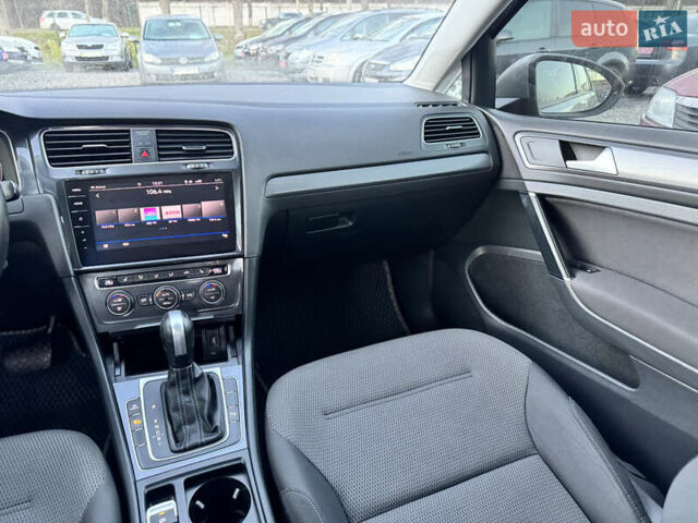 Серый Фольксваген e-Golf, объемом двигателя 0 л и пробегом 90 тыс. км за 14500 $, фото 11 на Automoto.ua