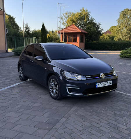 Серый Фольксваген e-Golf, объемом двигателя 0 л и пробегом 96 тыс. км за 15300 $, фото 1 на Automoto.ua