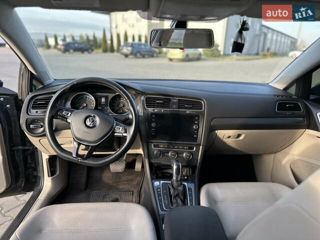 Серый Фольксваген e-Golf, объемом двигателя 0 л и пробегом 72 тыс. км за 14700 $, фото 12 на Automoto.ua