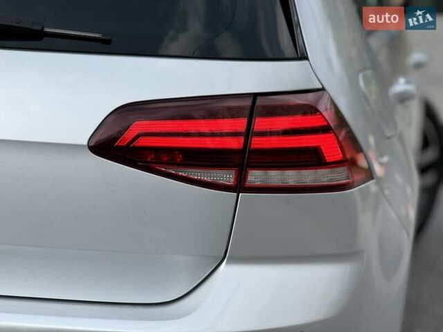 Серый Фольксваген e-Golf, объемом двигателя 0 л и пробегом 100 тыс. км за 12300 $, фото 32 на Automoto.ua