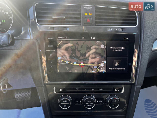 Серый Фольксваген e-Golf, объемом двигателя 0 л и пробегом 127 тыс. км за 11950 $, фото 39 на Automoto.ua