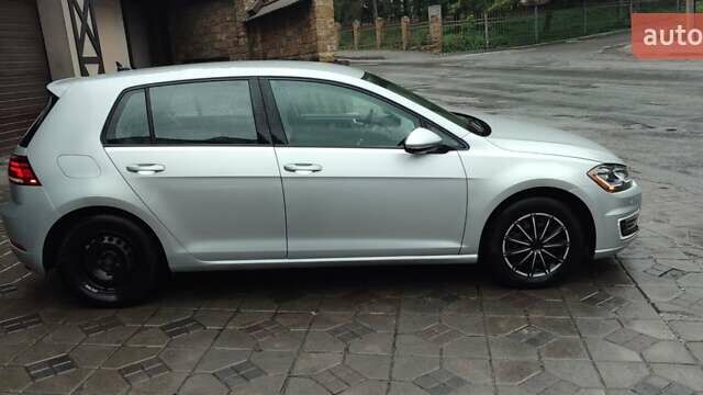 Серый Фольксваген e-Golf, объемом двигателя 0 л и пробегом 145 тыс. км за 12700 $, фото 23 на Automoto.ua