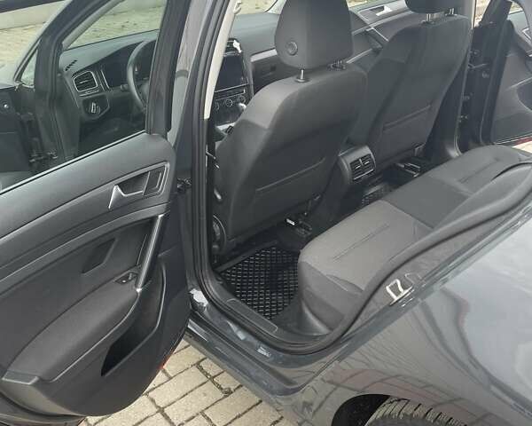 Серый Фольксваген e-Golf, объемом двигателя 0 л и пробегом 84 тыс. км за 15600 $, фото 16 на Automoto.ua