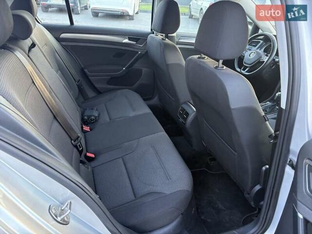 Серый Фольксваген e-Golf, объемом двигателя 0 л и пробегом 152 тыс. км за 12499 $, фото 10 на Automoto.ua