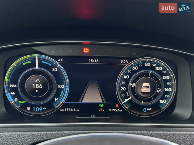 Серый Фольксваген e-Golf, объемом двигателя 0 л и пробегом 91 тыс. км за 15099 $, фото 59 на Automoto.ua