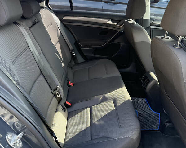 Серый Фольксваген e-Golf, объемом двигателя 0 л и пробегом 79 тыс. км за 12500 $, фото 13 на Automoto.ua