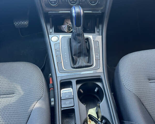 Серый Фольксваген e-Golf, объемом двигателя 0 л и пробегом 196 тыс. км за 14000 $, фото 10 на Automoto.ua