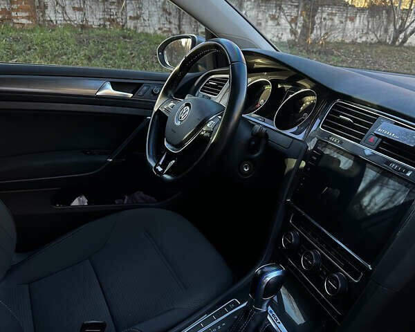 Серый Фольксваген e-Golf, объемом двигателя 0 л и пробегом 63 тыс. км за 14900 $, фото 9 на Automoto.ua