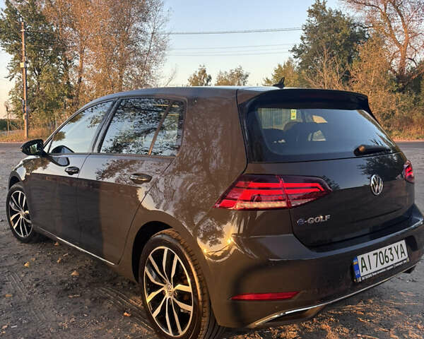 Серый Фольксваген e-Golf, объемом двигателя 0 л и пробегом 93 тыс. км за 15000 $, фото 6 на Automoto.ua