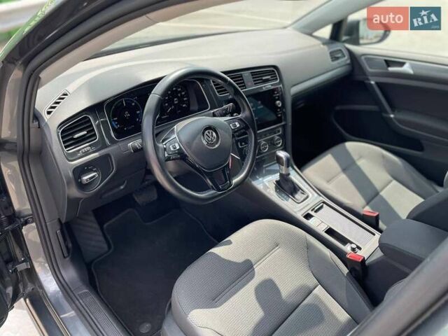 Сірий Фольксваген e-Golf, об'ємом двигуна 0 л та пробігом 123 тис. км за 12900 $, фото 16 на Automoto.ua
