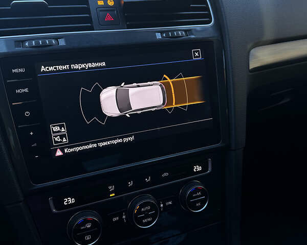 Серый Фольксваген e-Golf, объемом двигателя 0 л и пробегом 63 тыс. км за 14900 $, фото 19 на Automoto.ua