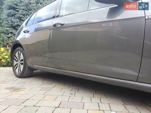 Серый Фольксваген e-Golf, объемом двигателя 0 л и пробегом 65 тыс. км за 13950 $, фото 32 на Automoto.ua