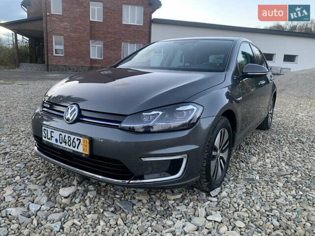 Серый Фольксваген e-Golf, объемом двигателя 0 л и пробегом 127 тыс. км за 11950 $, фото 10 на Automoto.ua