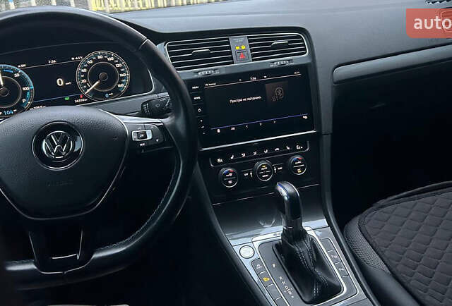 Серый Фольксваген e-Golf, объемом двигателя 0 л и пробегом 62 тыс. км за 15300 $, фото 8 на Automoto.ua