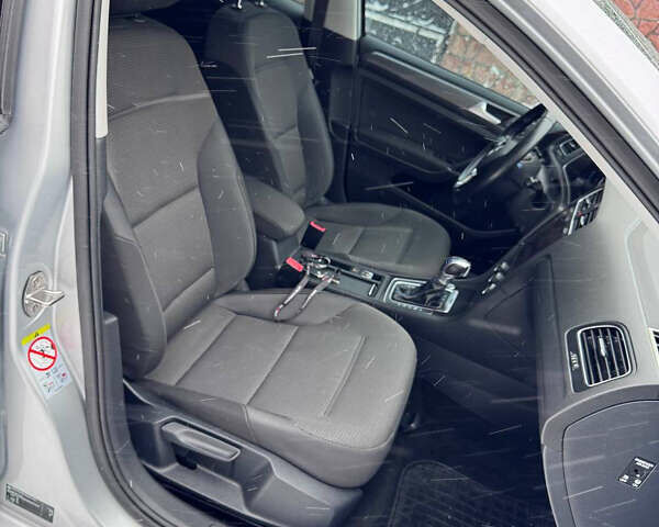 Серый Фольксваген e-Golf, объемом двигателя 0 л и пробегом 59 тыс. км за 13300 $, фото 22 на Automoto.ua