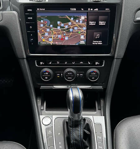 Серый Фольксваген e-Golf, объемом двигателя 0 л и пробегом 42 тыс. км за 14700 $, фото 15 на Automoto.ua