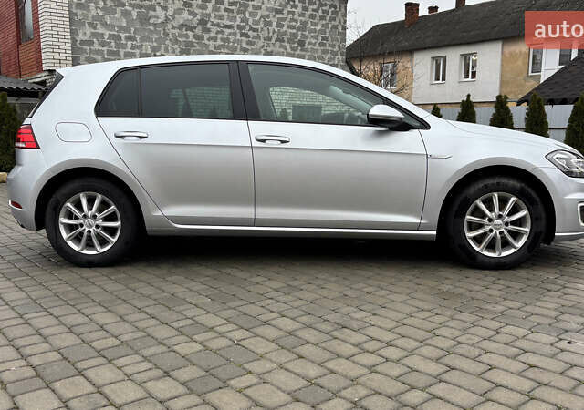 Серый Фольксваген e-Golf, объемом двигателя 0 л и пробегом 127 тыс. км за 14200 $, фото 6 на Automoto.ua