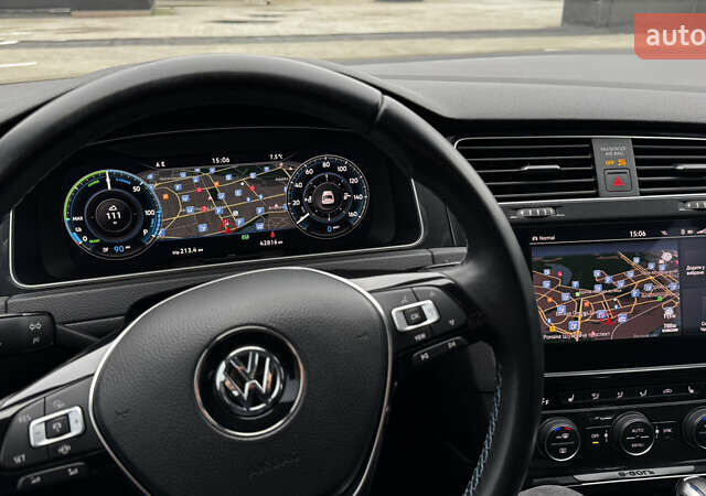 Серый Фольксваген e-Golf, объемом двигателя 0 л и пробегом 42 тыс. км за 14700 $, фото 14 на Automoto.ua