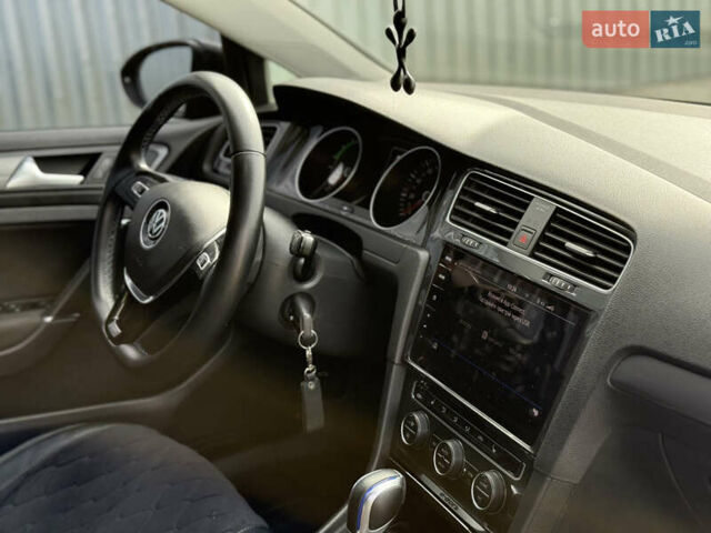 Серый Фольксваген e-Golf, объемом двигателя 0 л и пробегом 79 тыс. км за 12500 $, фото 15 на Automoto.ua
