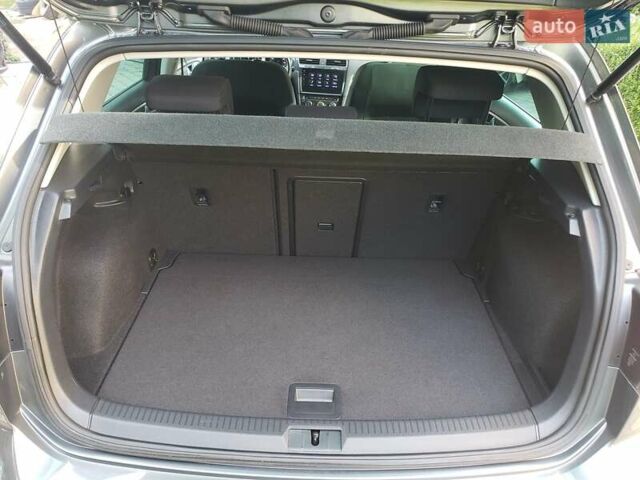 Серый Фольксваген e-Golf, объемом двигателя 0 л и пробегом 65 тыс. км за 13950 $, фото 71 на Automoto.ua