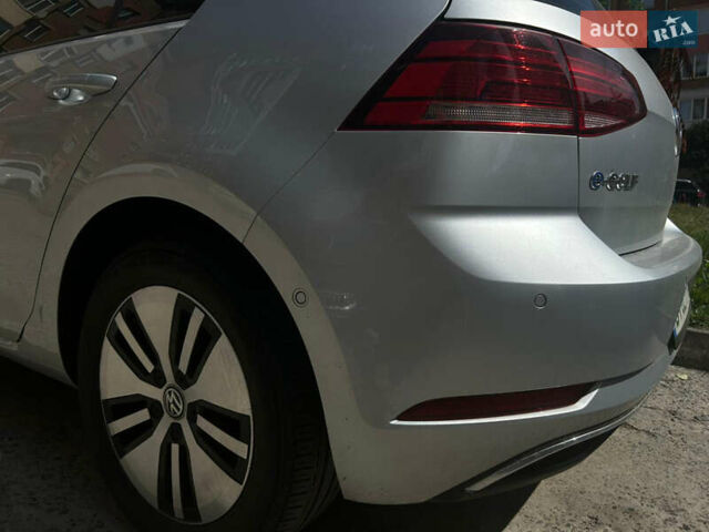 Серый Фольксваген e-Golf, объемом двигателя 0 л и пробегом 62 тыс. км за 15300 $, фото 1 на Automoto.ua