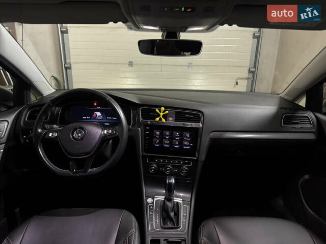 Серый Фольксваген e-Golf, объемом двигателя 0 л и пробегом 72 тыс. км за 13500 $, фото 18 на Automoto.ua