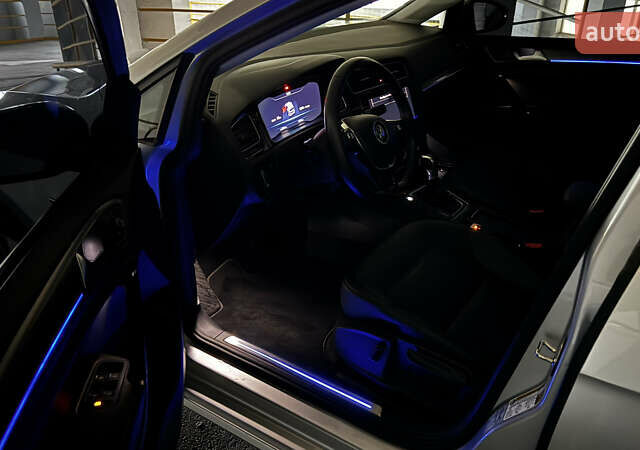 Серый Фольксваген e-Golf, объемом двигателя 0 л и пробегом 42 тыс. км за 14700 $, фото 18 на Automoto.ua