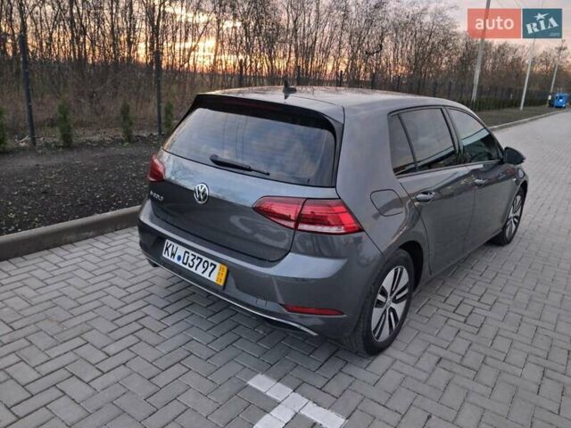 Серый Фольксваген e-Golf, объемом двигателя 0 л и пробегом 97 тыс. км за 11900 $, фото 5 на Automoto.ua