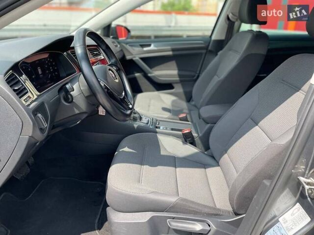 Серый Фольксваген e-Golf, объемом двигателя 0 л и пробегом 123 тыс. км за 12900 $, фото 15 на Automoto.ua