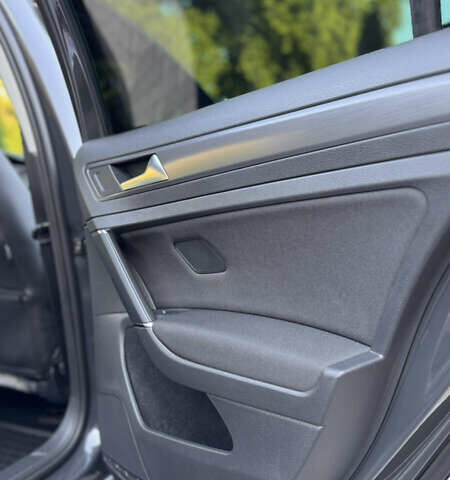 Серый Фольксваген e-Golf, объемом двигателя 0 л и пробегом 96 тыс. км за 15300 $, фото 11 на Automoto.ua