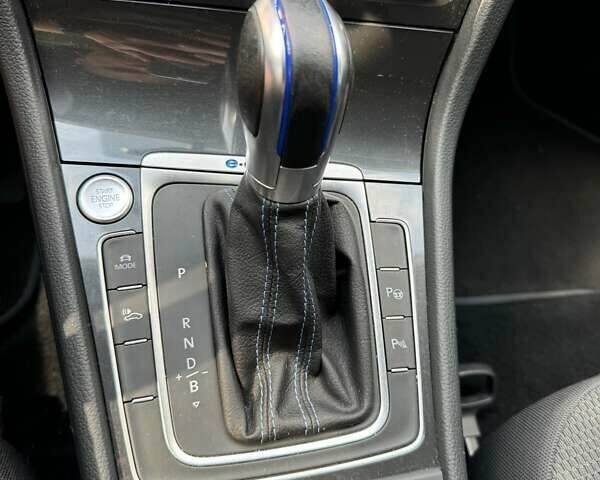 Серый Фольксваген e-Golf, объемом двигателя 0 л и пробегом 69 тыс. км за 13500 $, фото 5 на Automoto.ua