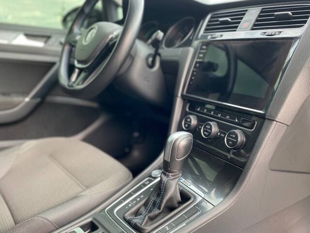 Серый Фольксваген e-Golf, объемом двигателя 36 л и пробегом 56 тыс. км за 17800 $, фото 18 на Automoto.ua