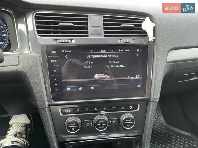 Серый Фольксваген e-Golf, объемом двигателя 0 л и пробегом 84 тыс. км за 15600 $, фото 49 на Automoto.ua