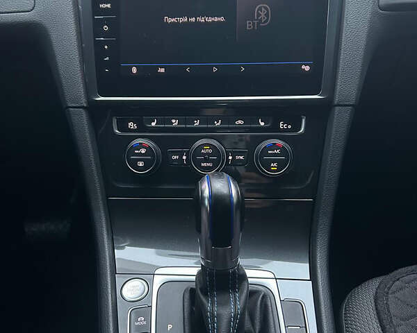 Серый Фольксваген e-Golf, объемом двигателя 0 л и пробегом 62 тыс. км за 15300 $, фото 5 на Automoto.ua