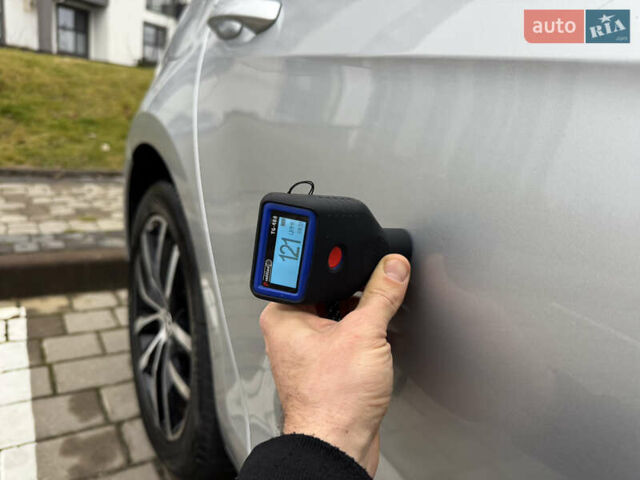 Серый Фольксваген e-Golf, объемом двигателя 0 л и пробегом 91 тыс. км за 15099 $, фото 133 на Automoto.ua