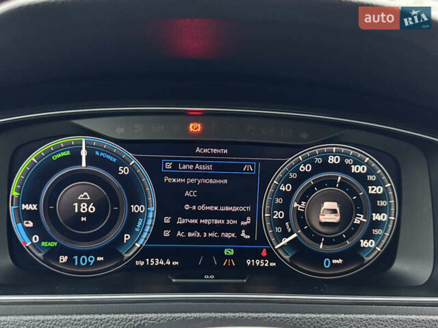 Серый Фольксваген e-Golf, объемом двигателя 0 л и пробегом 91 тыс. км за 15099 $, фото 60 на Automoto.ua