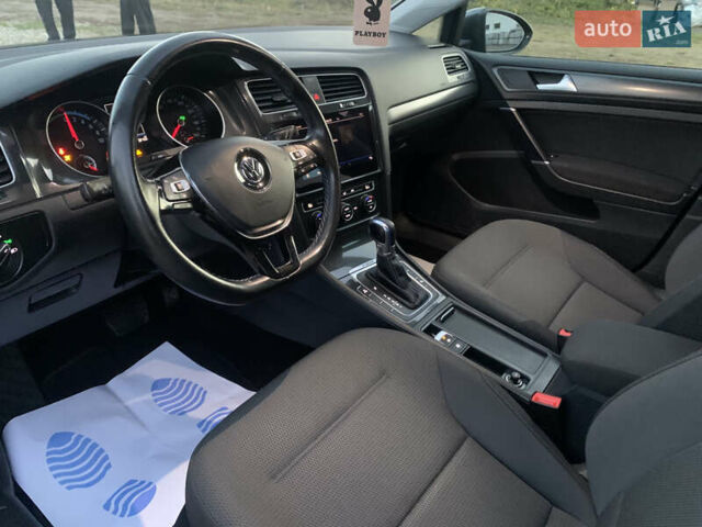 Серый Фольксваген e-Golf, объемом двигателя 0 л и пробегом 127 тыс. км за 11950 $, фото 27 на Automoto.ua