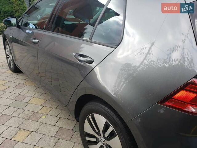 Серый Фольксваген e-Golf, объемом двигателя 0 л и пробегом 65 тыс. км за 13950 $, фото 11 на Automoto.ua